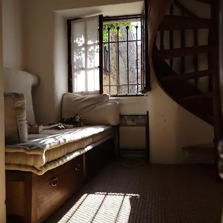 La Barrade - Atypical House