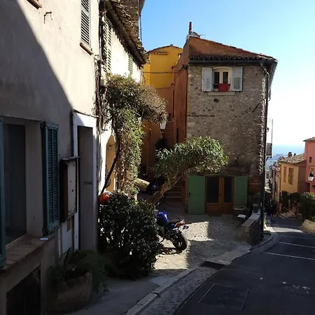 La Barrade - Atypical House *